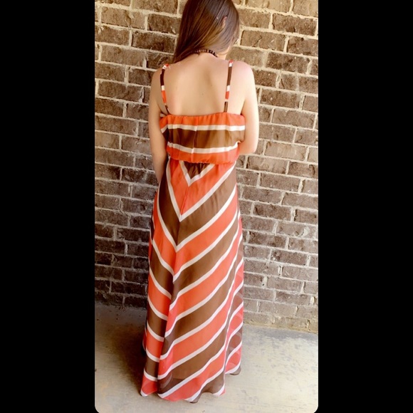 TANNED BEAUTY - Picture 5 of 11